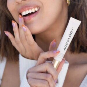 Aceology Passionfruit Refining Lip Scrub – NWT